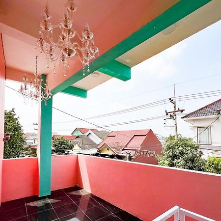Reddoorz Near Sunrise Mall Mojokerto Eksteriør bilde