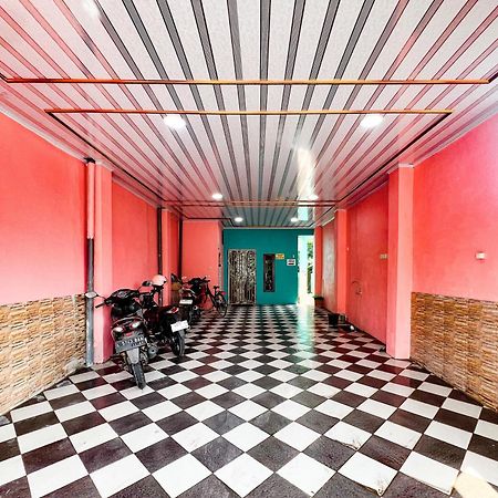 Reddoorz Near Sunrise Mall Mojokerto Eksteriør bilde
