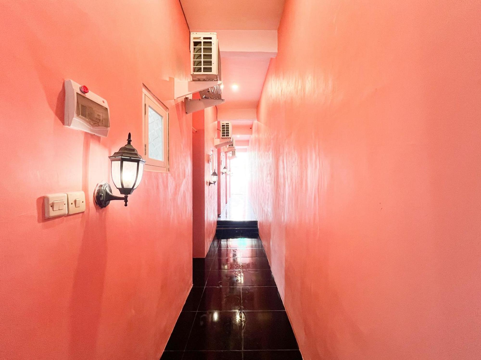 Reddoorz Near Sunrise Mall Mojokerto Eksteriør bilde