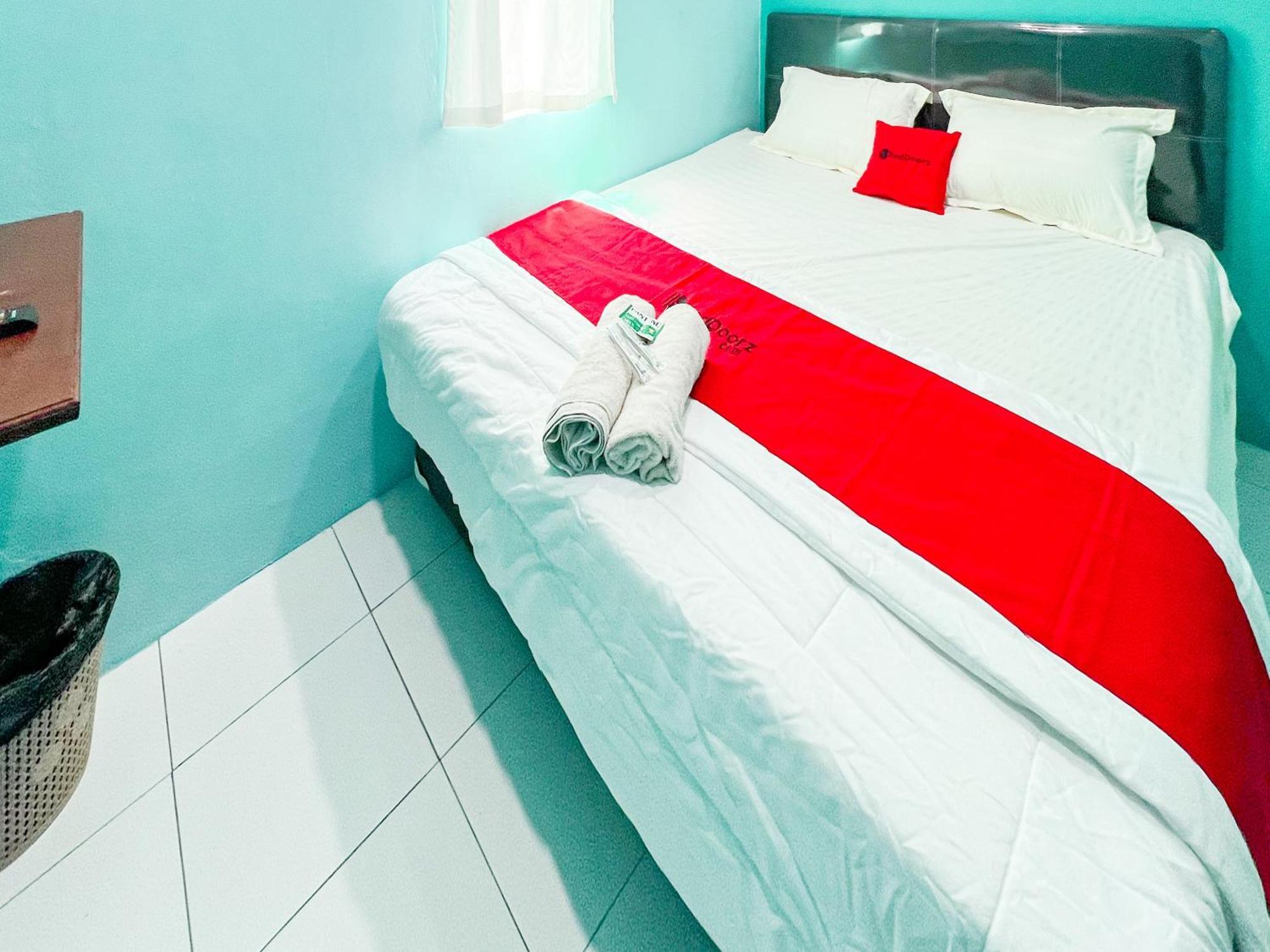 Reddoorz Near Sunrise Mall Mojokerto Eksteriør bilde