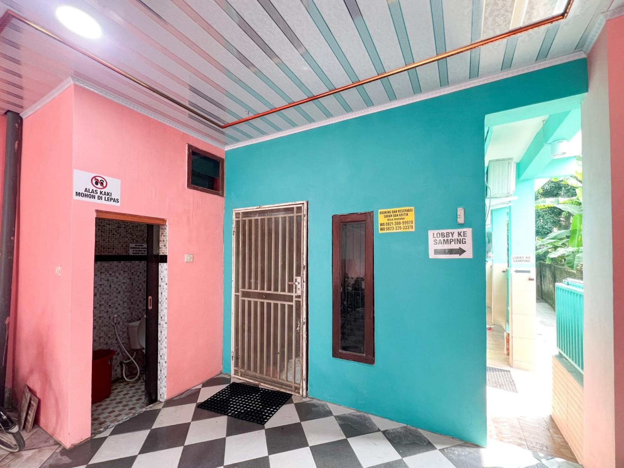 Reddoorz Near Sunrise Mall Mojokerto Eksteriør bilde