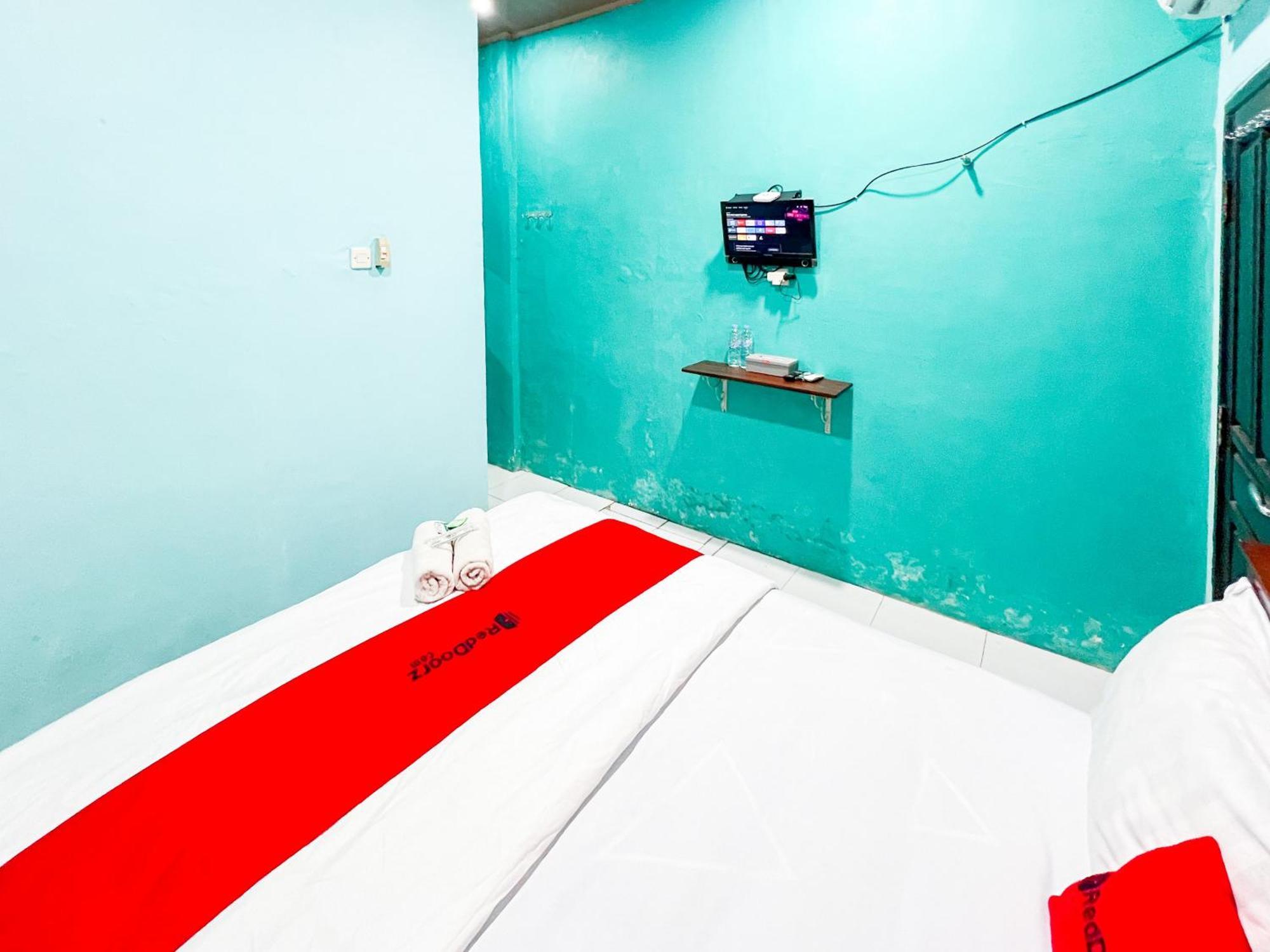 Reddoorz Near Sunrise Mall Mojokerto Eksteriør bilde