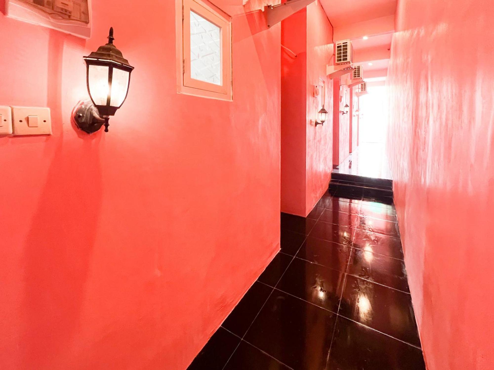 Reddoorz Near Sunrise Mall Mojokerto Eksteriør bilde