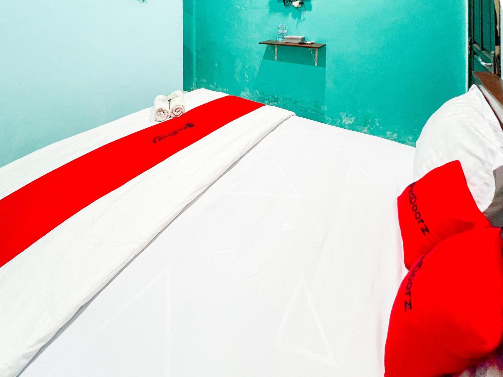Reddoorz Near Sunrise Mall Mojokerto Eksteriør bilde