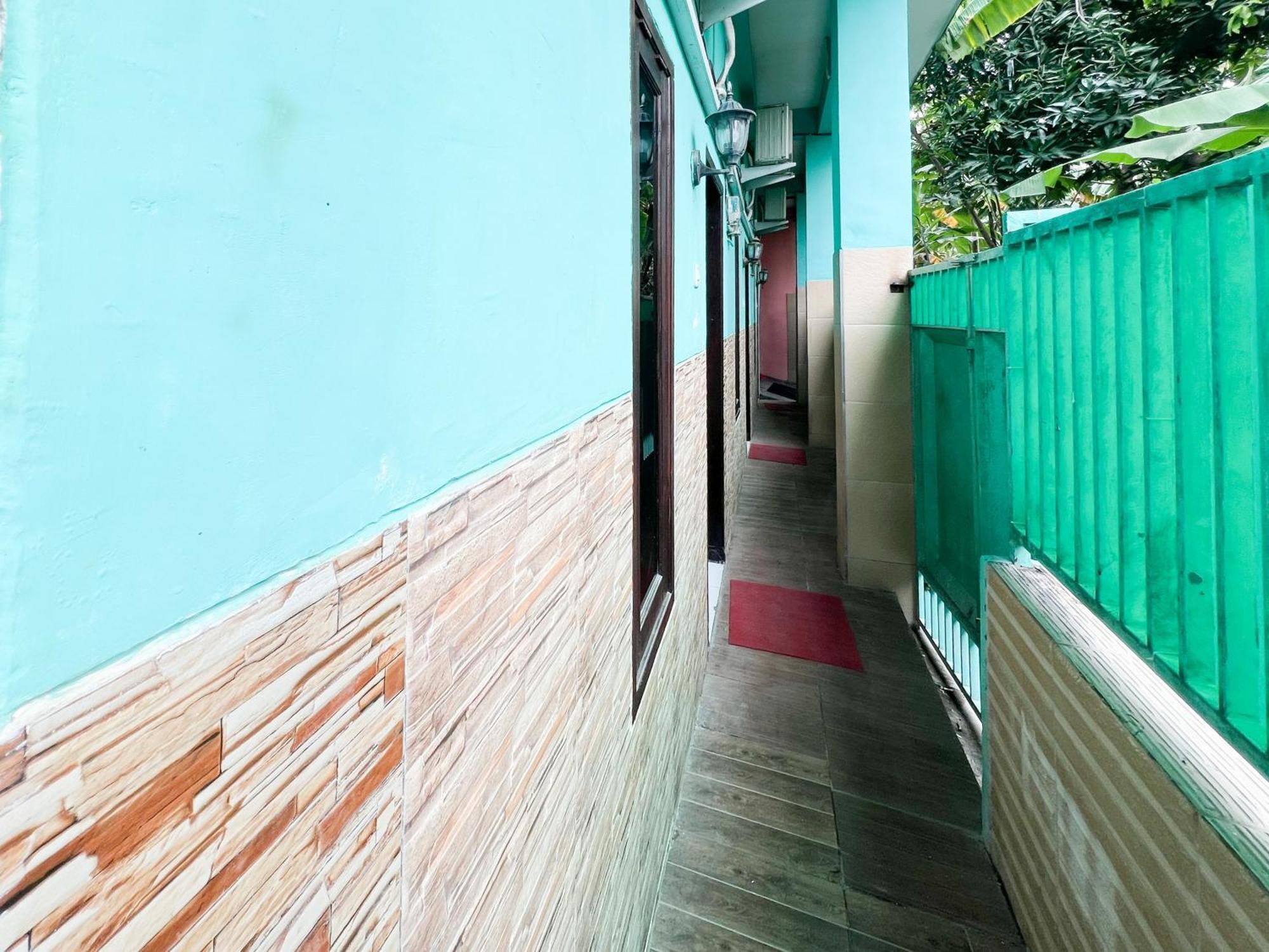 Reddoorz Near Sunrise Mall Mojokerto Eksteriør bilde