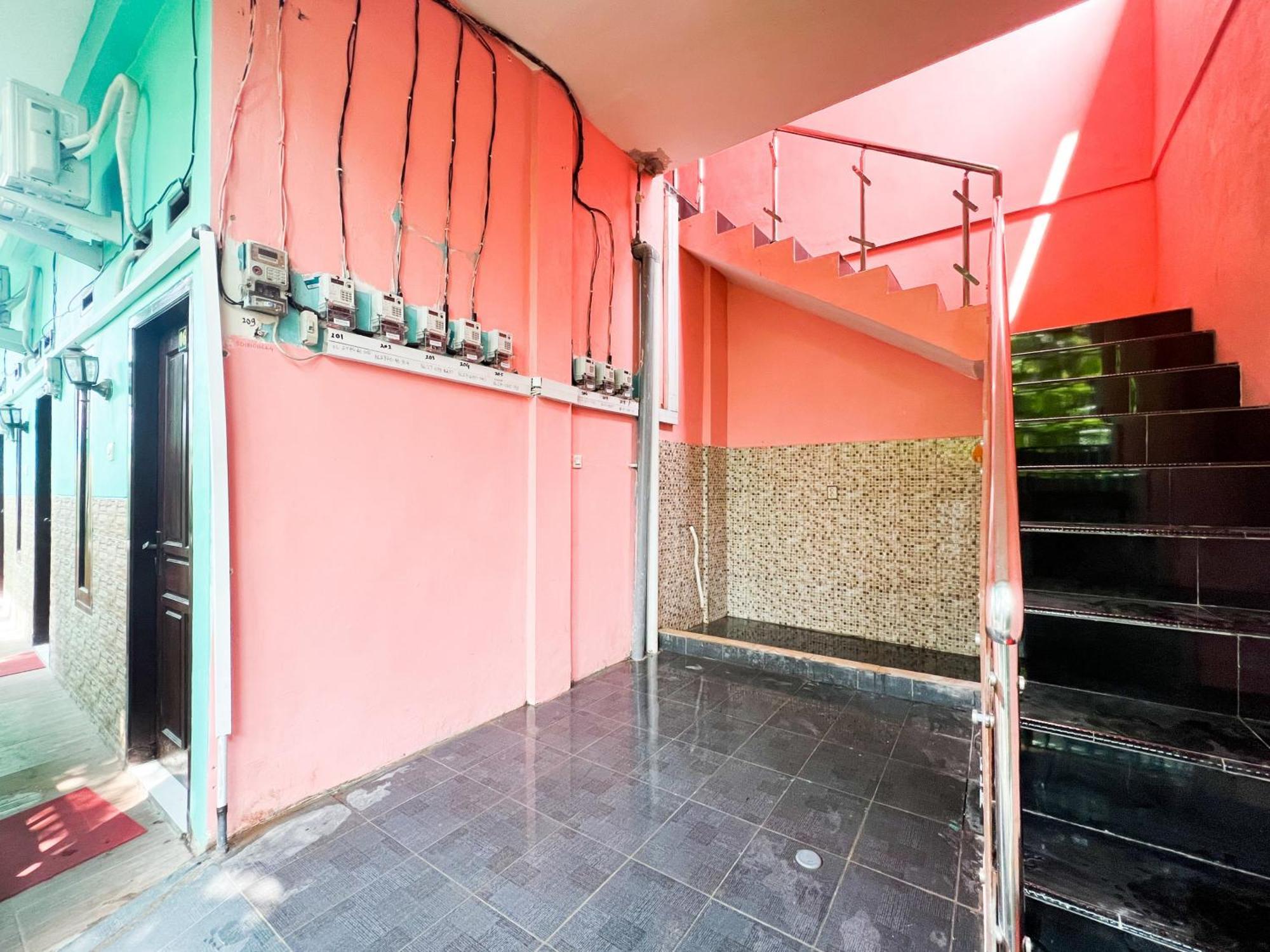 Reddoorz Near Sunrise Mall Mojokerto Eksteriør bilde