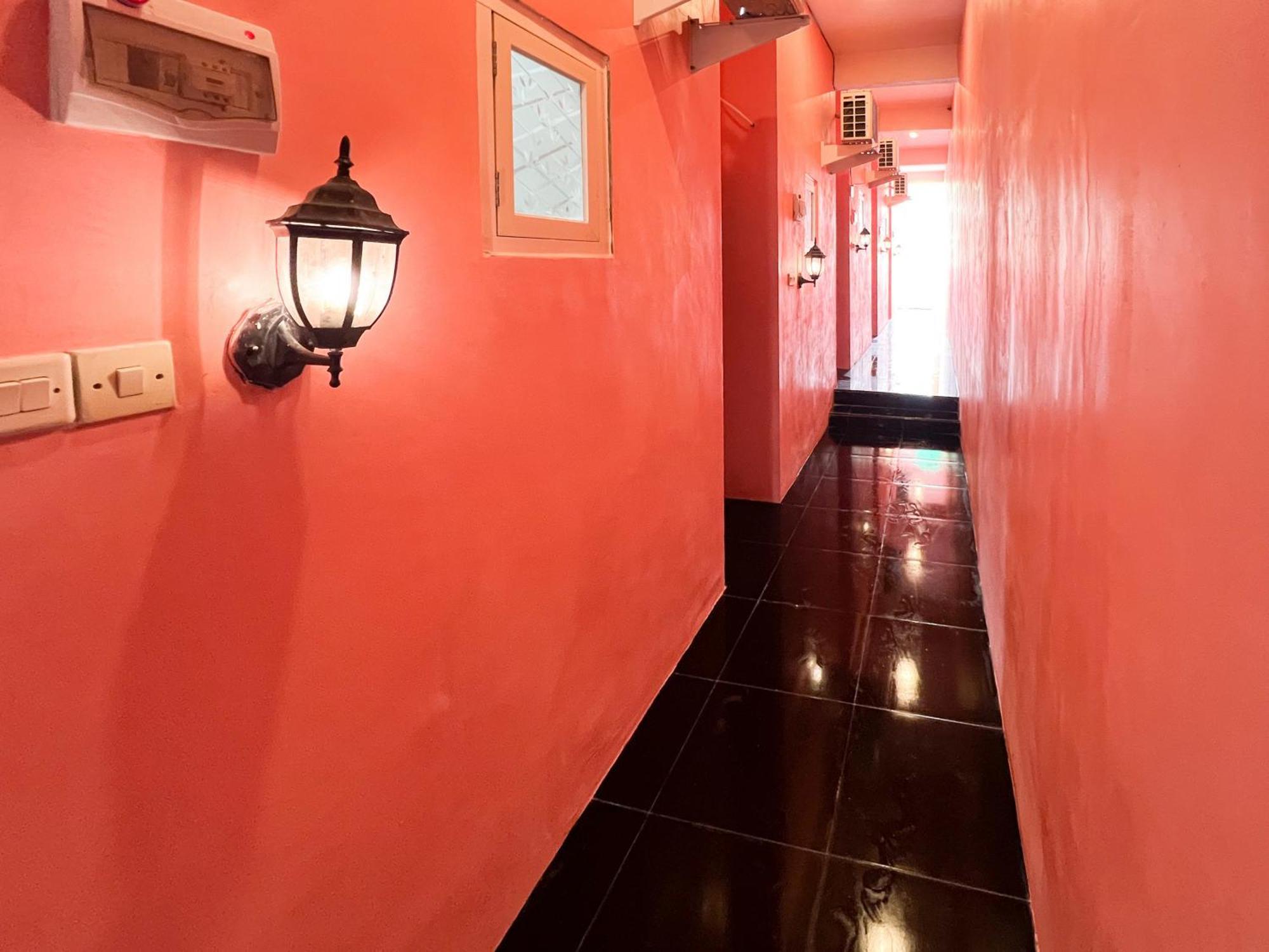 Reddoorz Near Sunrise Mall Mojokerto Eksteriør bilde